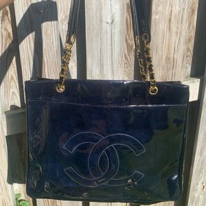 Chanel black patent tote bag 🖤